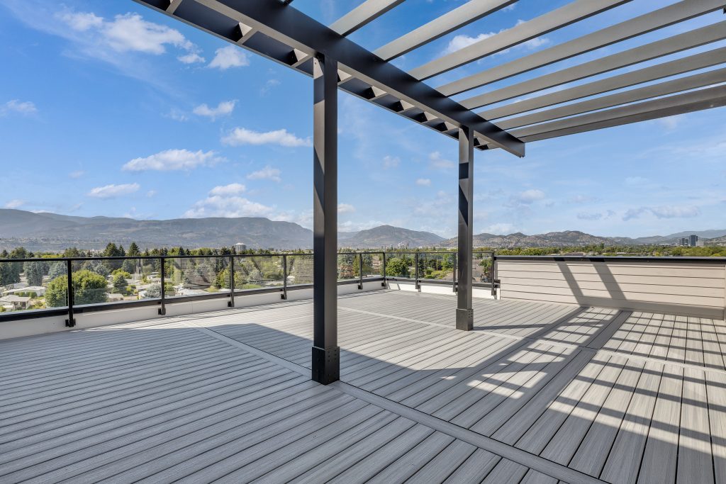 Green Square Vert 701B Penthouse patio deck